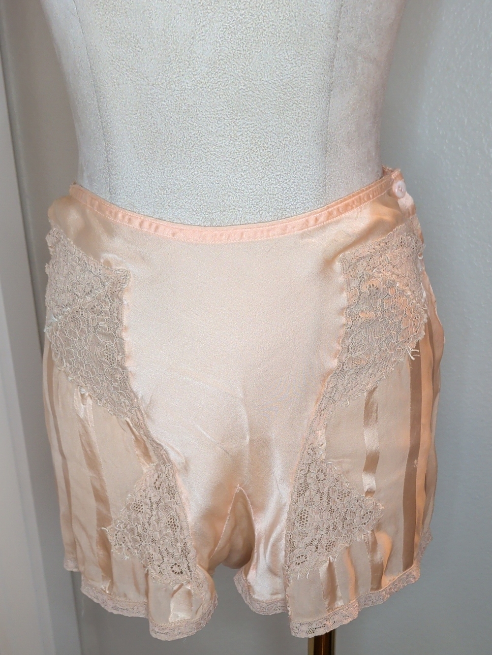 Antique 1920s 30s Silk Tap Pants Peach French Knickers Side Button Art Deco - Picture 3 of 16